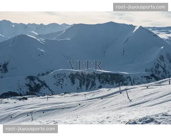 格鲁吉亚高山滑雪选手收获银牌 高加索地区冰雪潜力显现
