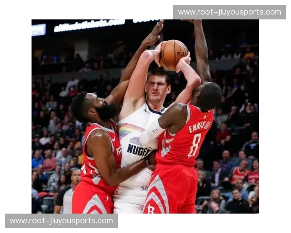 火箭申京进攻端才华横溢，但防守移动性在现代化体系中暴露短板